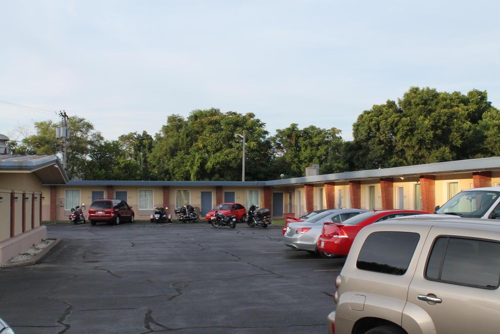 American Motor Inn - ロックアイランド エクステリア 写真